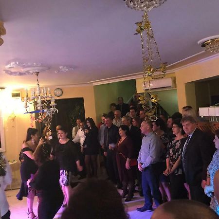 Hotel Korona Hajduszoboszlo Bagian luar foto