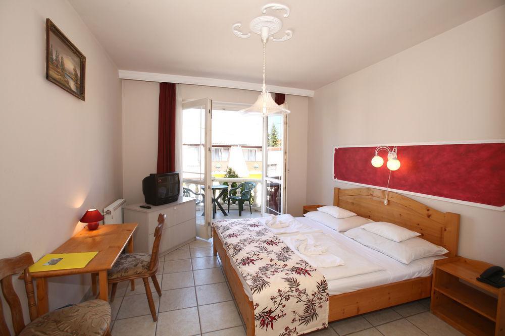 Hotel Korona Hajduszoboszlo Bagian luar foto