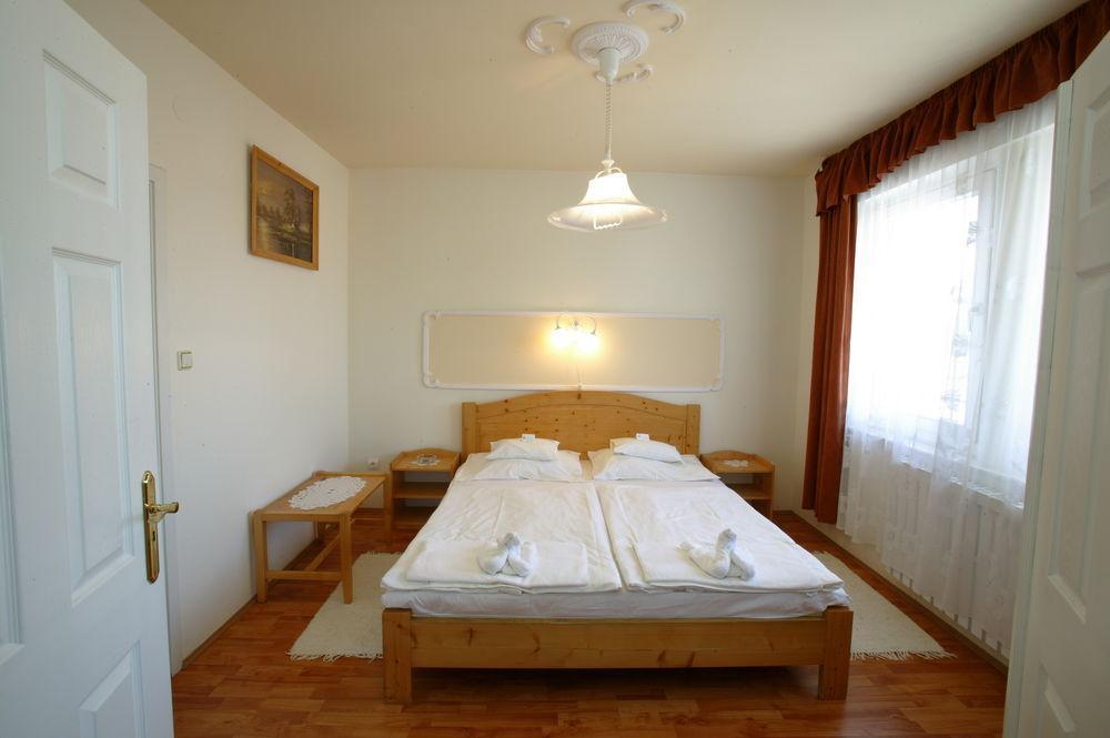 Hotel Korona Hajduszoboszlo Bagian luar foto