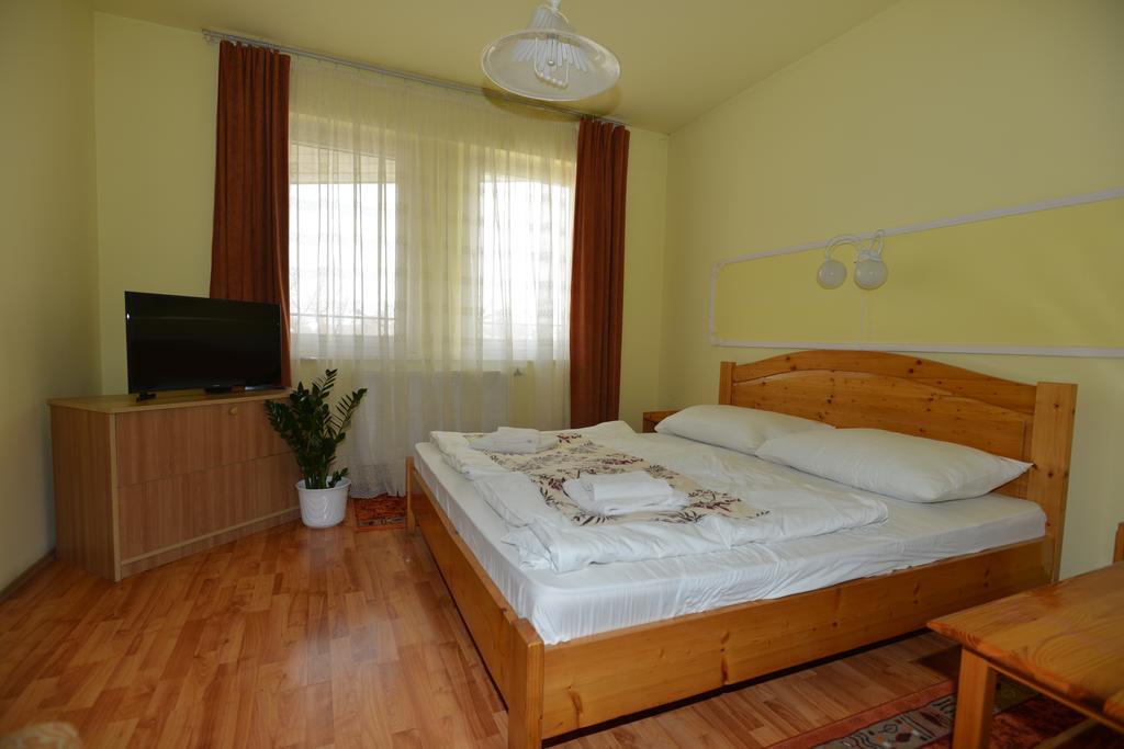 Hotel Korona Hajduszoboszlo Bagian luar foto