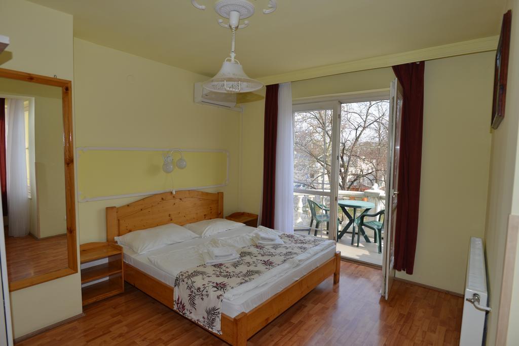 Hotel Korona Hajduszoboszlo Bagian luar foto