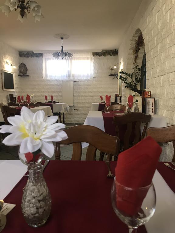 Hotel Korona Hajduszoboszlo Bagian luar foto
