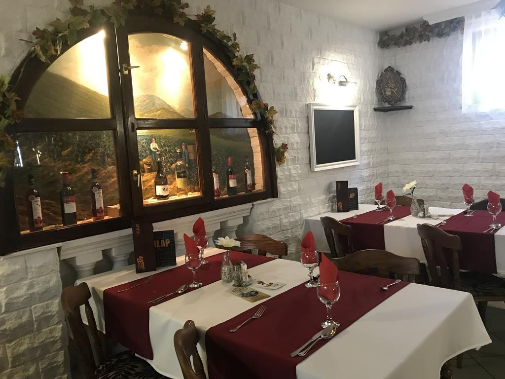 Hotel Korona Hajduszoboszlo Bagian luar foto