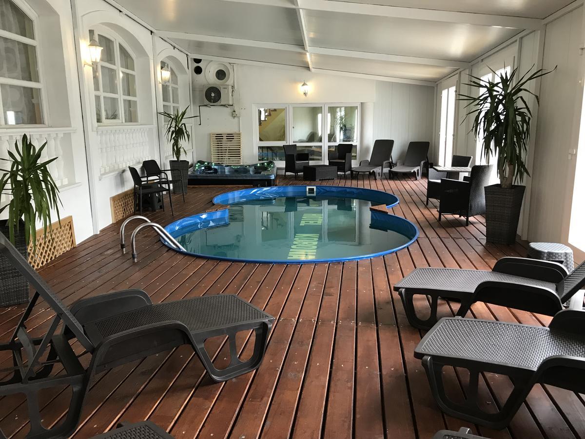 Hotel Korona Hajduszoboszlo Bagian luar foto