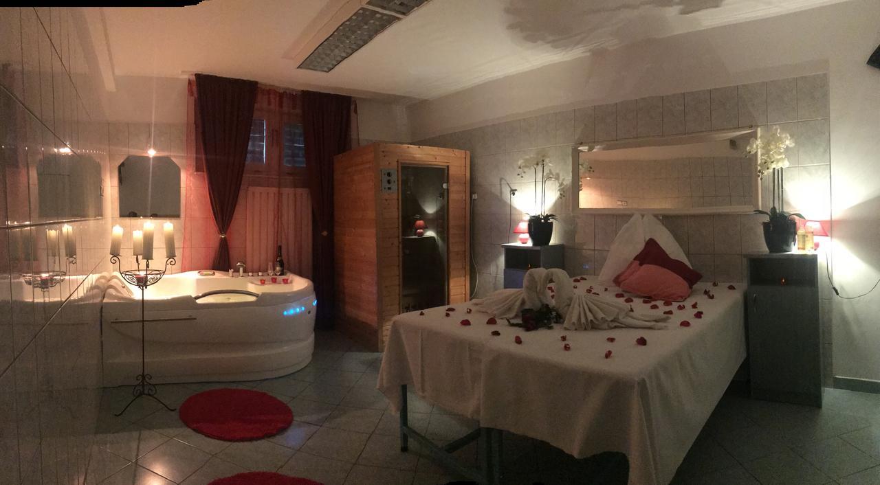 Hotel Korona Hajduszoboszlo Bagian luar foto