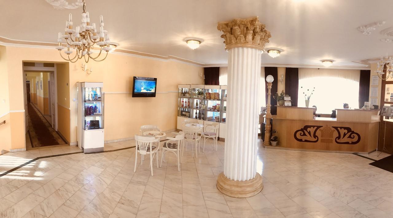 Hotel Korona Hajduszoboszlo Bagian luar foto