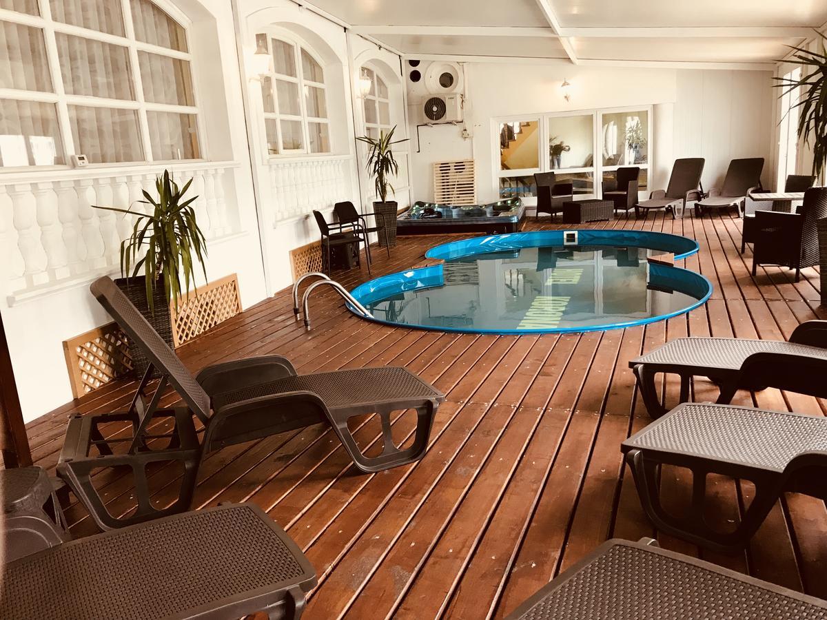 Hotel Korona Hajduszoboszlo Bagian luar foto