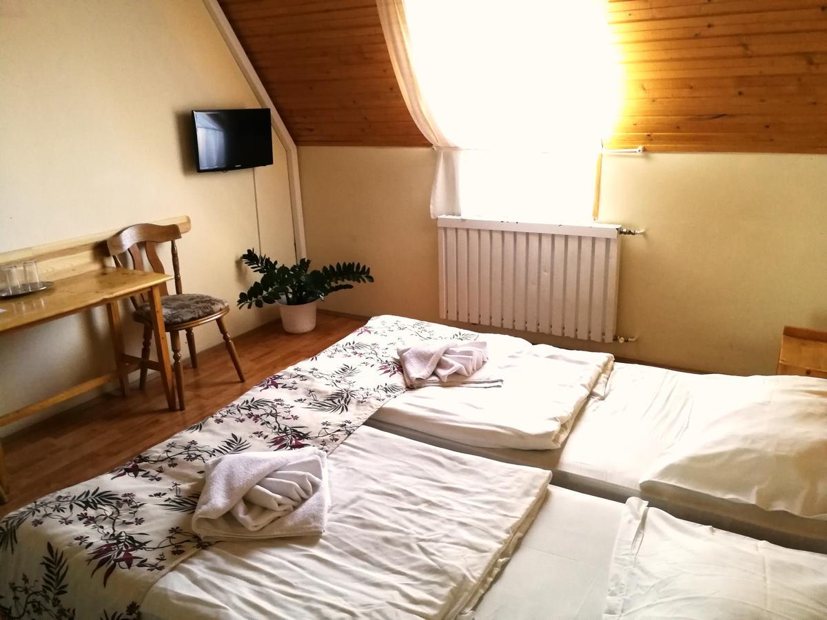 Hotel Korona Hajduszoboszlo Bagian luar foto
