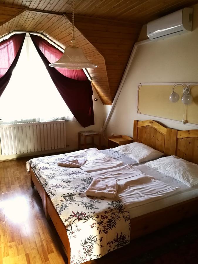 Hotel Korona Hajduszoboszlo Bagian luar foto