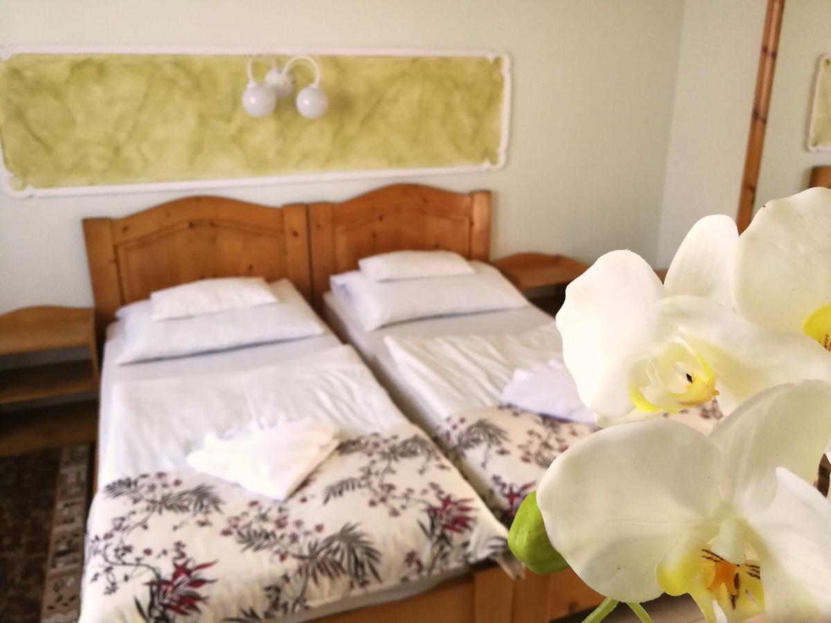 Hotel Korona Hajduszoboszlo Bagian luar foto