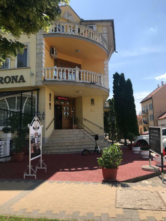 Hotel Korona Hajduszoboszlo Bagian luar foto