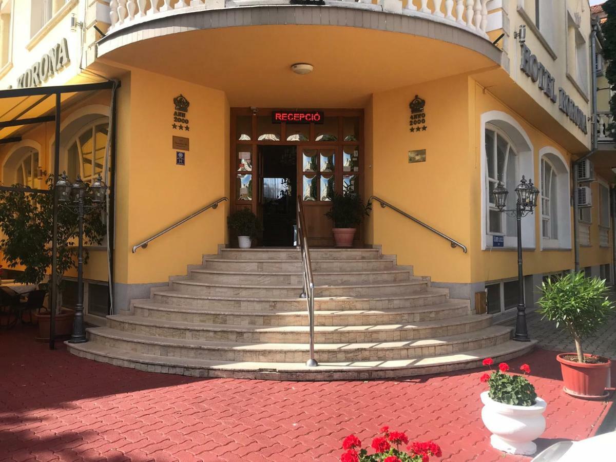 Hotel Korona Hajduszoboszlo Bagian luar foto