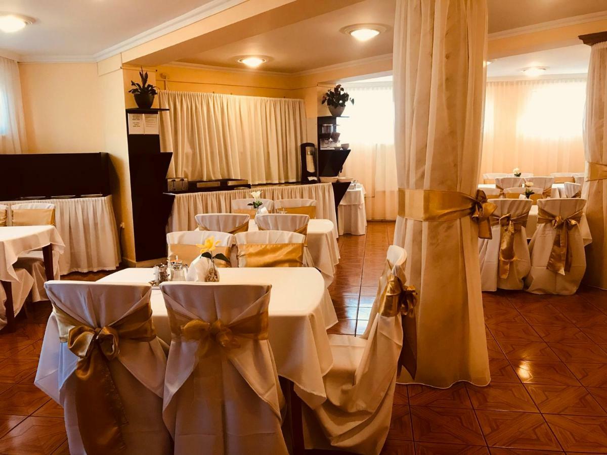 Hotel Korona Hajduszoboszlo Bagian luar foto
