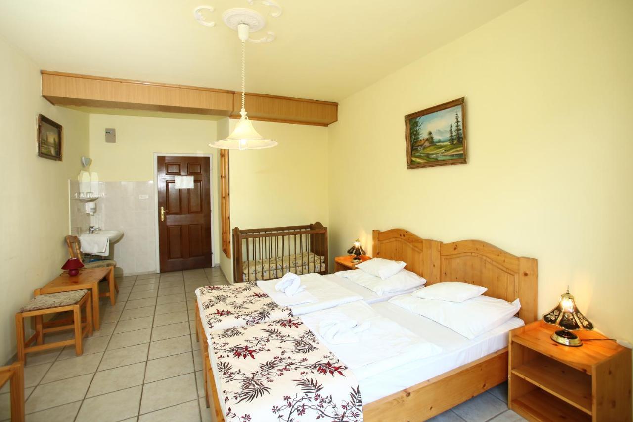 Hotel Korona Hajduszoboszlo Bagian luar foto